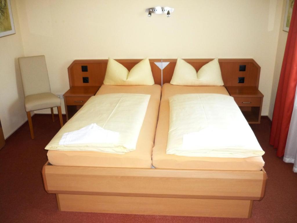 Pension Im Malerwinkel Kallmuenz Room photo